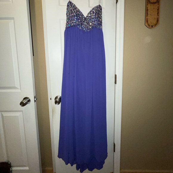Sleeveless prom dress - Picture 1 of 2